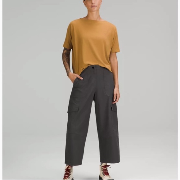 lululemon athletica Pants - Lululemon Light Utilitech Cargo Pocket High-Rise cropped pants 33 NWOT